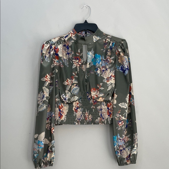 Guess Floral Crop Top Cabrera Mock-Neck Women’s size Medium Satin - Picture 1 of 9
